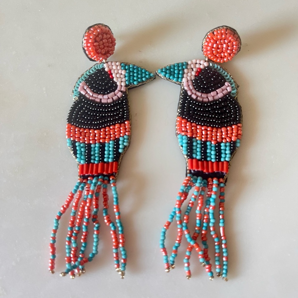 Toucan Beaded earrings NWOT